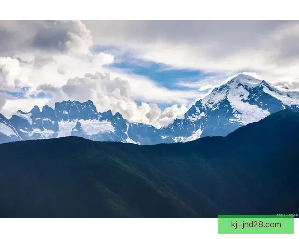 瑞维纳1-1山脉探秘：揭秘自然奇观与人文历史交织的神秘景区